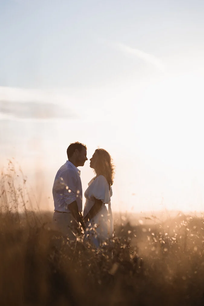 Elopement in Certaldo, Tuscany – romantic couple portrait at sunset by wedding photographer Vanni Frassoni