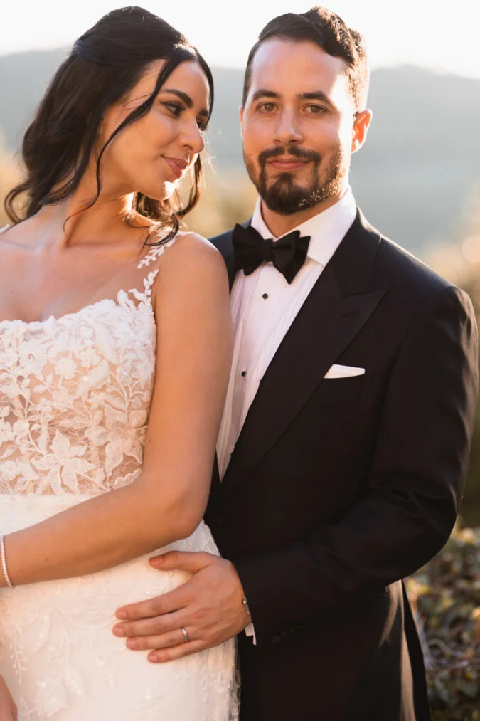 Romantic wedding at Castello di Bibbione in Tuscany – bride and groom portrait in the Chianti countryside by photographer Vanni Frassoni
